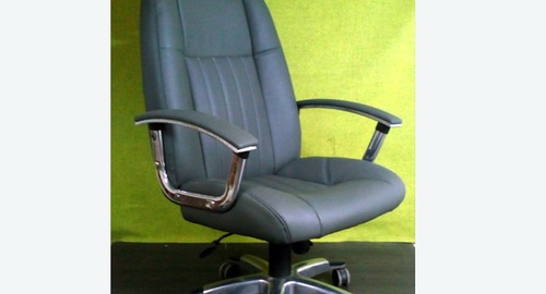 Перетяжка офисного кресла кожей. Лианозово 